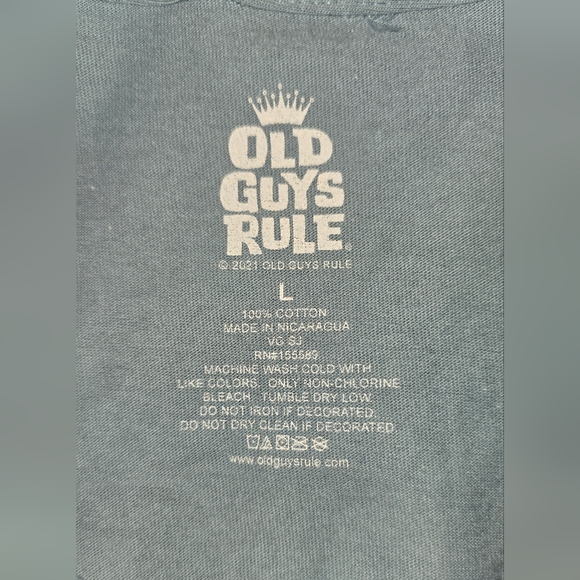 Vtg NWT 2008 Old Guys Rule Smokin' Hot And Seasoned to Perfection  T-Shirt L - Picture 3 of 6